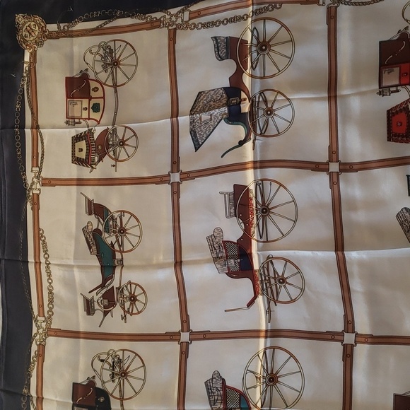 R-1226- Women's Scarf Blue Brown Red Green Cream Colors NWT - Picture 7 of 10